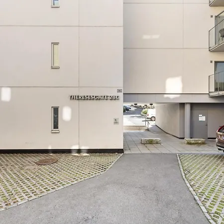 Private Modern Studio Wifi Washing Machine & Dryer * Oslo
